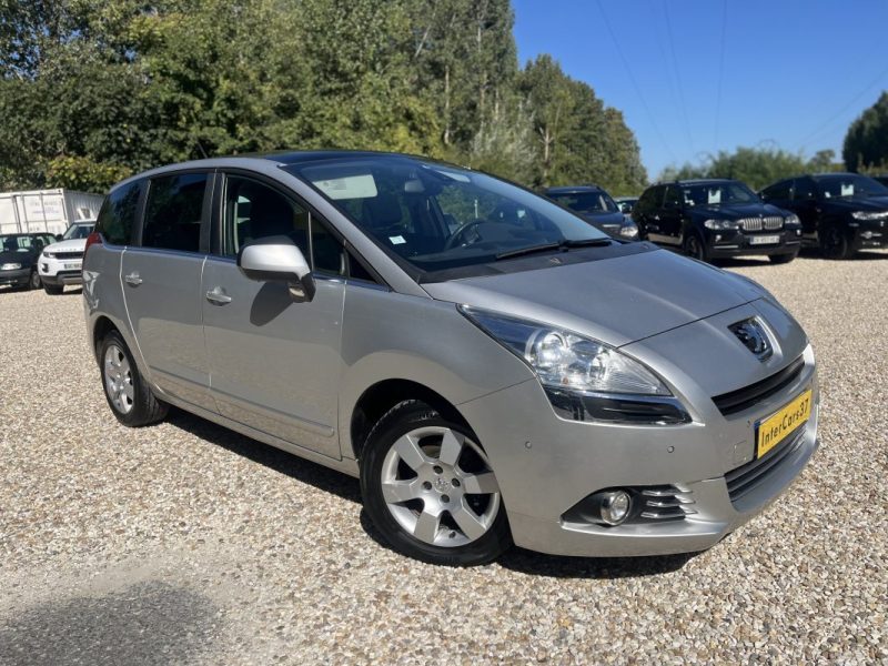 PEUGEOT 5008 2013