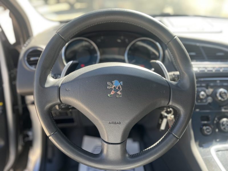 PEUGEOT 5008 2013