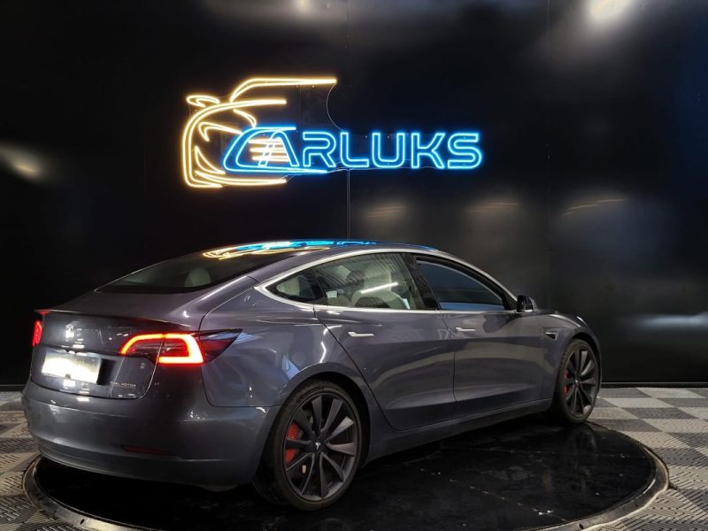 TESLA MODEL 3 PERFORMANCE  / TOIT PANO / AUTO PILOT / PREMIERE MAIN / SUIVI TESLA