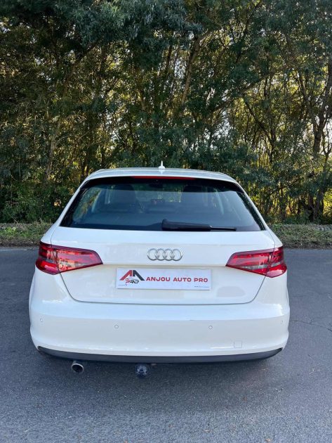AUDI A3 1.6 TDI 105 AMBIENTE 