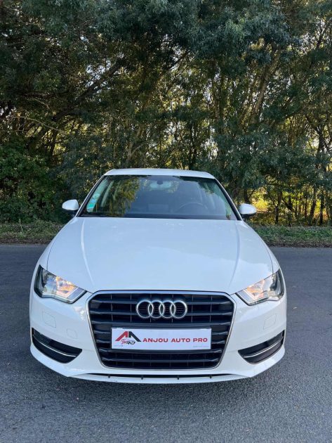 AUDI A3 1.6 TDI 105 AMBIENTE 