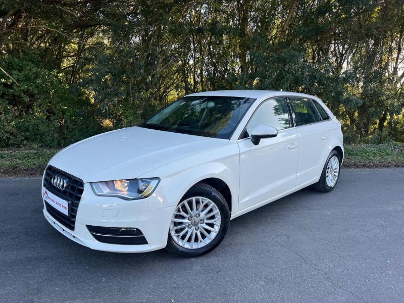 AUDI A3 1.6 TDI 105 AMBIENTE 