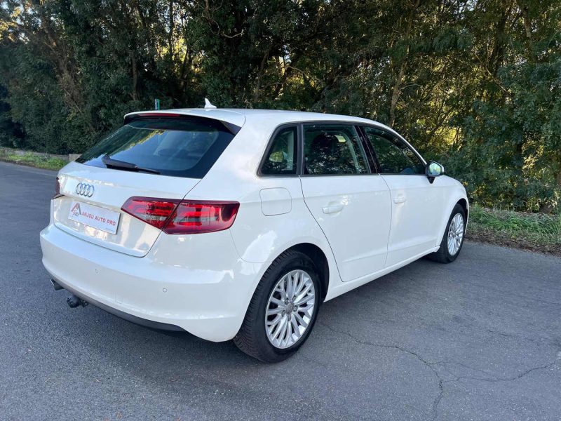 AUDI A3 1.6 TDI 105 AMBIENTE 