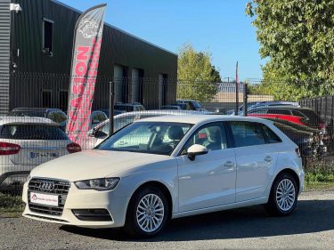 AUDI A3 1.6 TDI 105 AMBIENTE 