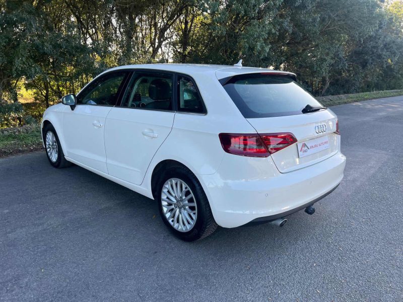 AUDI A3 1.6 TDI 105 AMBIENTE 
