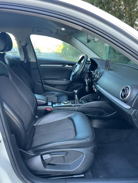 AUDI A3 1.6 TDI 105 AMBIENTE 