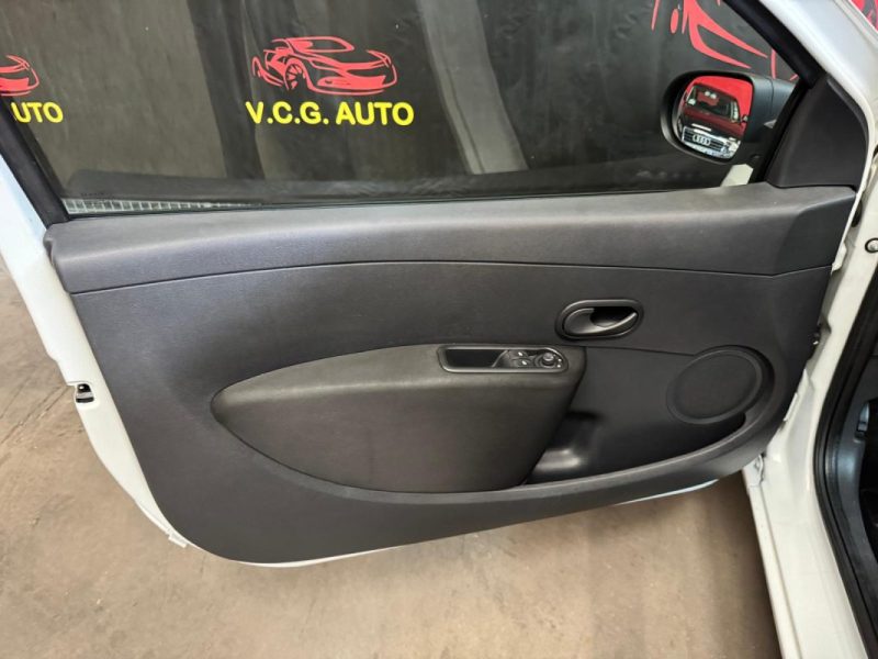 RENAULT CLIO 1.2i 16v 75 Collection 3p 