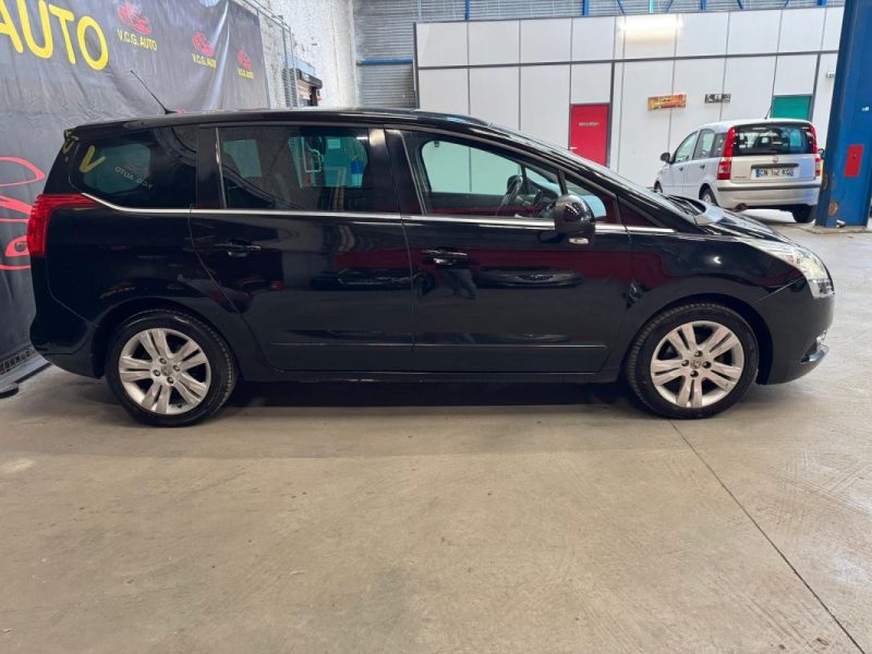 PEUGEOT 5008 1.6 HDI 110 Premium 5pl 