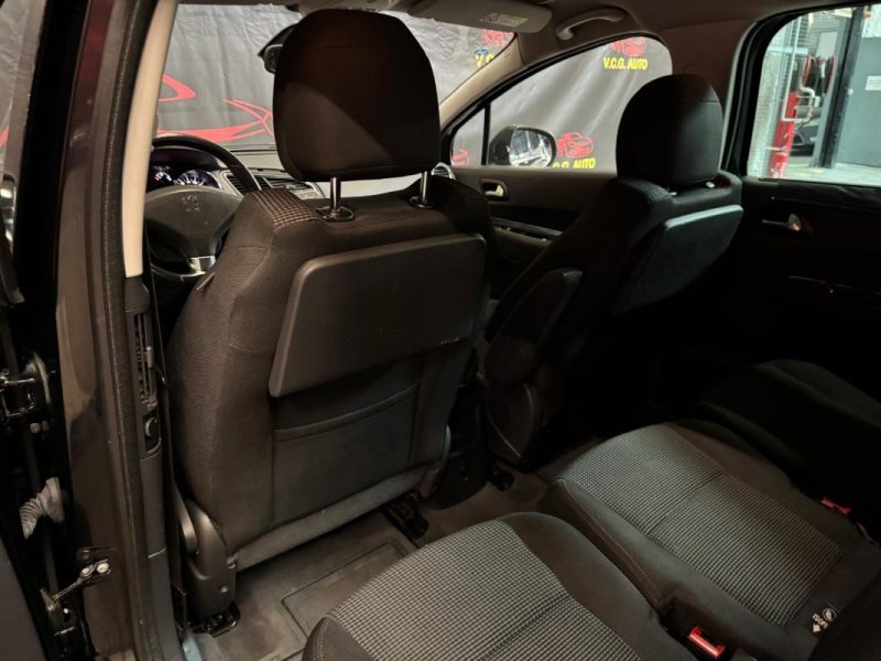 PEUGEOT 5008 1.6 HDI 110 Premium 5pl 