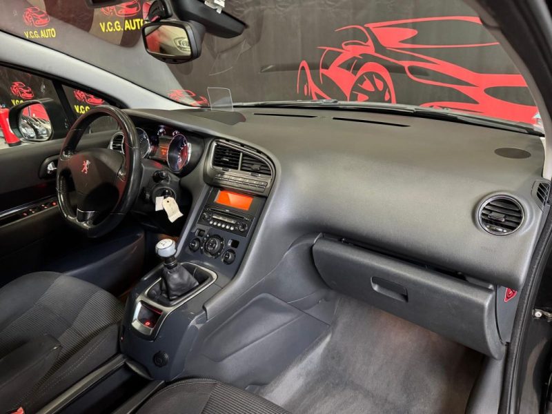 PEUGEOT 5008 1.6 HDI 110 Premium 5pl 