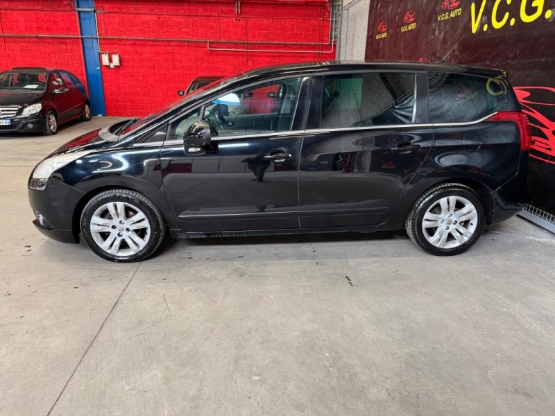 PEUGEOT 5008 1.6 HDI 110 Premium 5pl 