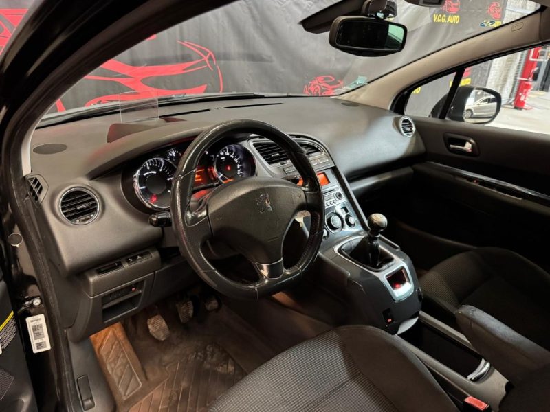 PEUGEOT 5008 1.6 HDI 110 Premium 5pl 