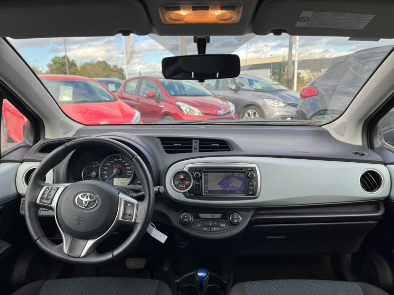 TOYOTA YARIS III 1.5 HYBRID BUSINESS 100H