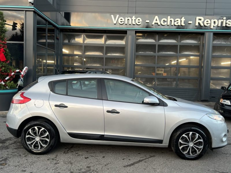 RENAULT MEGANE 3 III 1.5 DCI 110 Cv 5 PORTES / CRIT AIR 2 - GARANTIE 1 AN