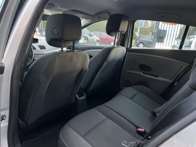 RENAULT MEGANE 3 III 1.5 DCI 110 Cv 5 PORTES / CRIT AIR 2 - GARANTIE 1 AN