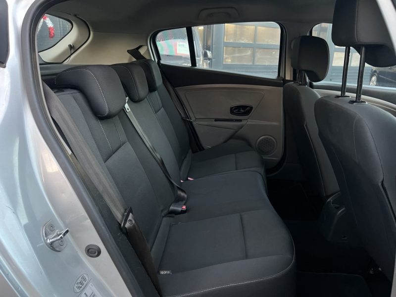 RENAULT MEGANE 3 III 1.5 DCI 110 Cv 5 PORTES / CRIT AIR 2 - GARANTIE 1 AN