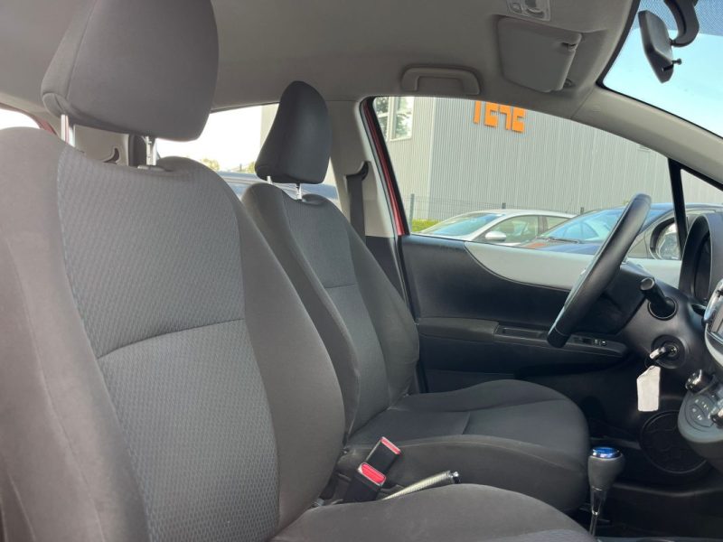 TOYOTA YARIS III 1.5 HYBRID BUSINESS 100H