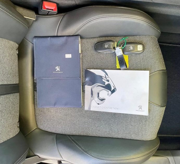 PEUGEOT 3008 1.5 BlueHDI 130 ALLURE EAT8 **1ère MAIN**