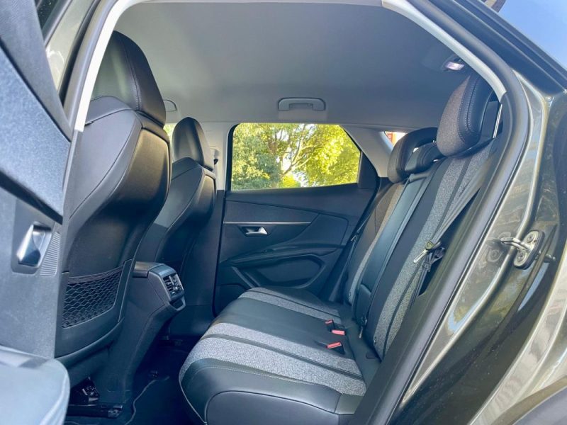 PEUGEOT 3008 1.5 BlueHDI 130 ALLURE EAT8 **1ère MAIN**