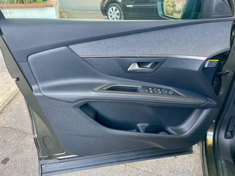 PEUGEOT 3008 1.5 BlueHDI 130 ALLURE EAT8 **1ère MAIN**