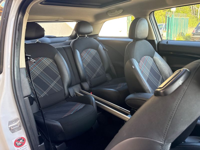 MINI COUNTRYMAN 1.6 D 112 ch Pack Red Hot Chili