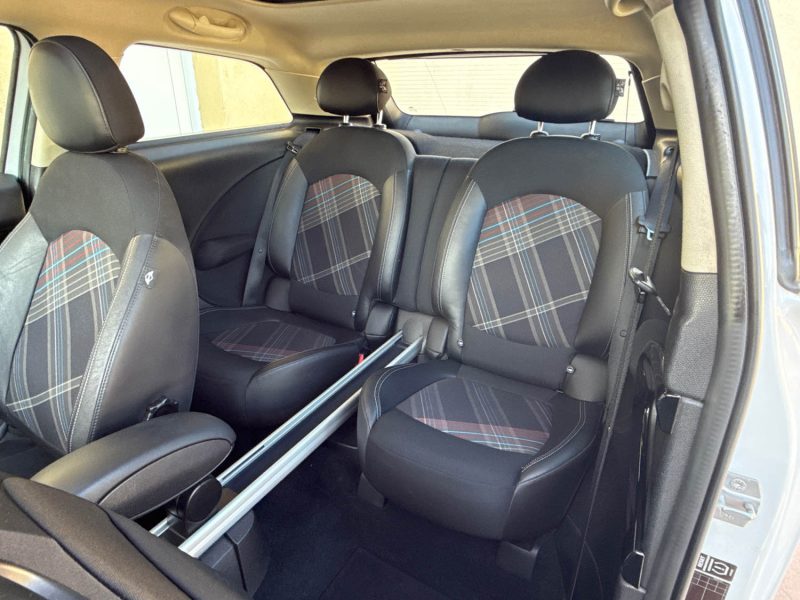 MINI COUNTRYMAN 1.6 D 112 ch Pack Red Hot Chili