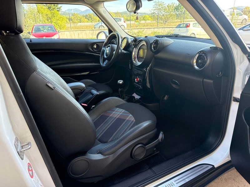 MINI COUNTRYMAN 1.6 D 112 ch Pack Red Hot Chili