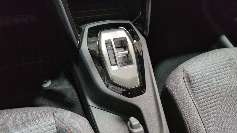 Peugeot 208 Hybrid 100 e-dcs6 style
