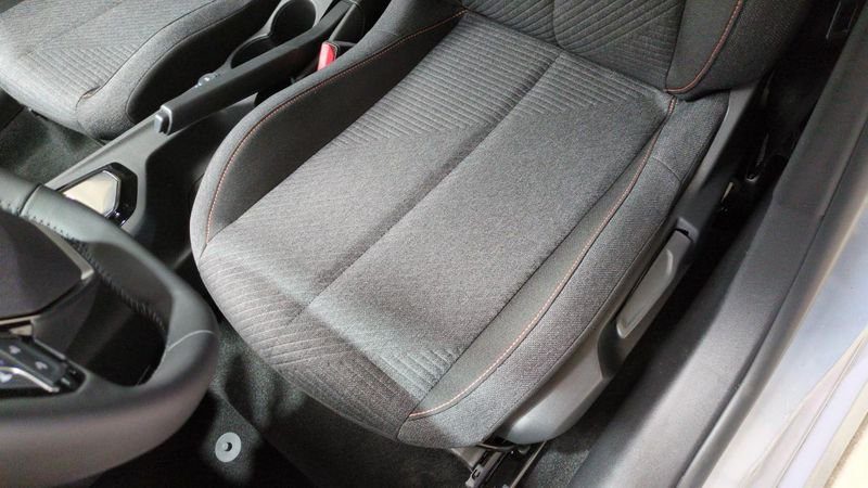 Peugeot 208 Hybrid 100 e-dcs6 style