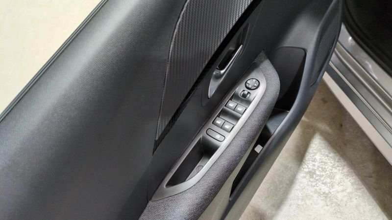 Peugeot 208 Hybrid 100 e-dcs6 style