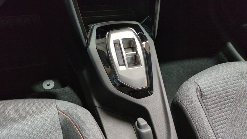 Peugeot 208 Hybrid 100 e-dcs6 style