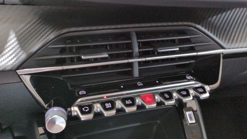 Peugeot 208 Hybrid 100 e-dcs6 style