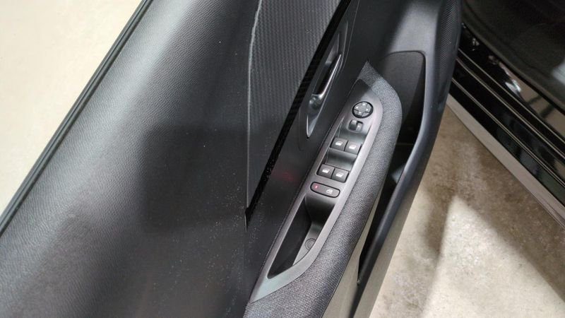 Peugeot 208 Hybrid 100 e-dcs6 style