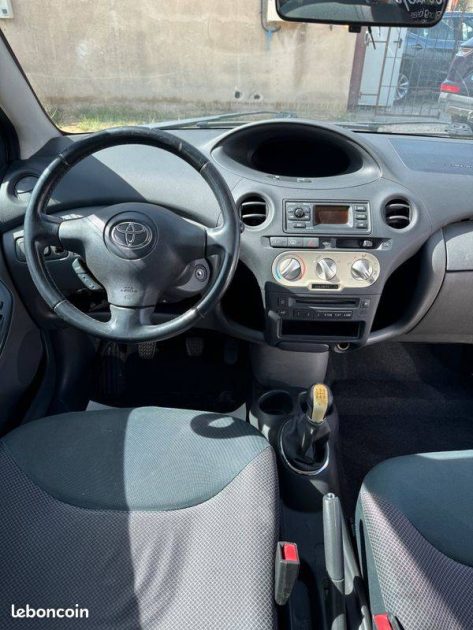 TOYOTA YARIS 2003