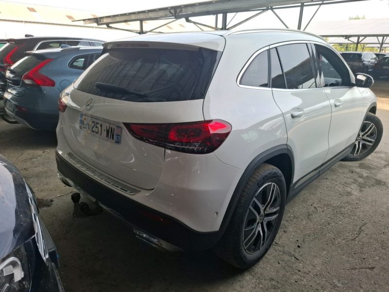 MERCEDES CLASSE GLA 200 d 150 ch BUSINESS Line CAMERA / ATTELAGE Garantie 12 Mois