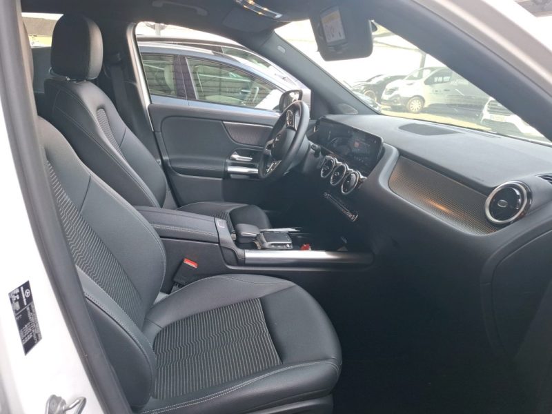 MERCEDES CLASSE GLA 200 d 150 ch BUSINESS Line CAMERA / ATTELAGE Garantie 12 Mois