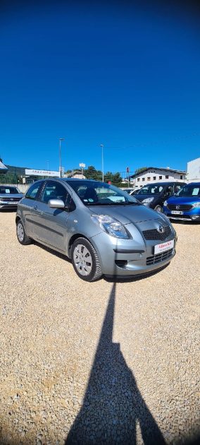 TOYOTA Yaris - 90ch essence