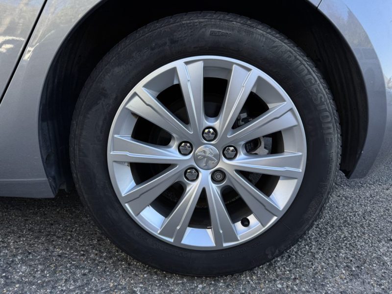 PEUGEOT 308 1.2 Puretech 110ch Style - Distribution Ok