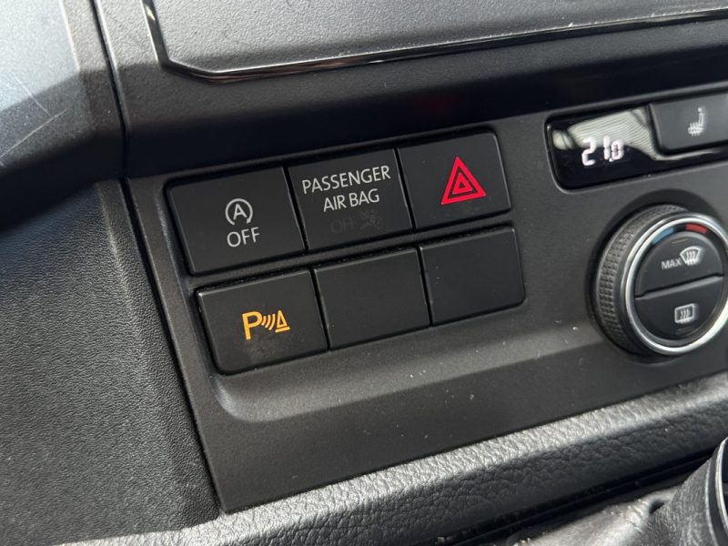 VOLKSWAGEN Caravelle 2.0 TDI Court DSG7 150 cv Confortline - Sièges Cuir Chauffants