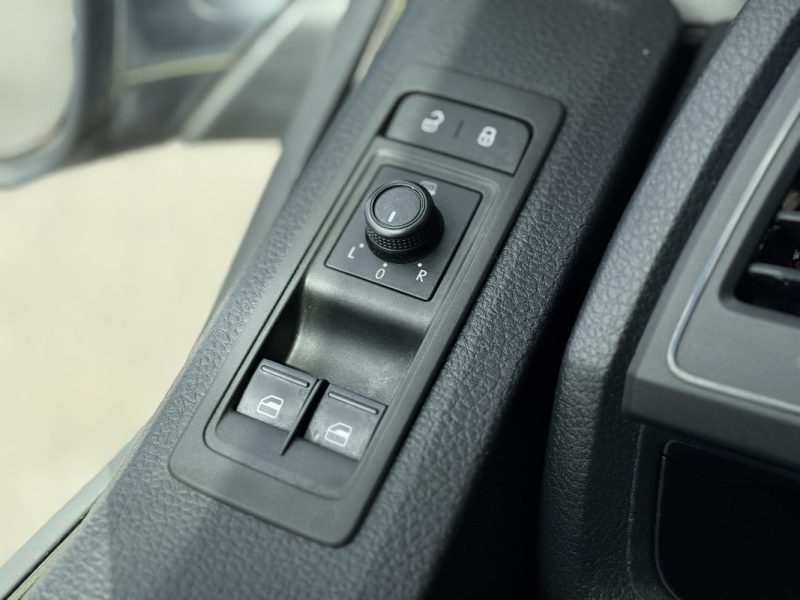 VOLKSWAGEN Caravelle 2.0 TDI Court DSG7 150 cv CARPLAY / SIÈGES CHAUFFANTS / CUIR / TOIT OUVRANT