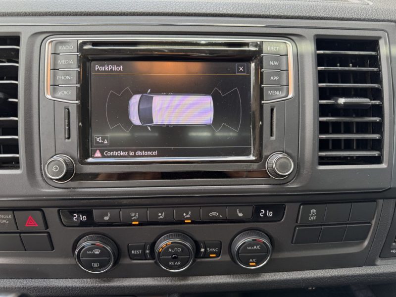VOLKSWAGEN Caravelle 2.0 TDI Court DSG7 150 cv CARPLAY / SIÈGES CHAUFFANTS / CUIR / TOIT OUVRANT