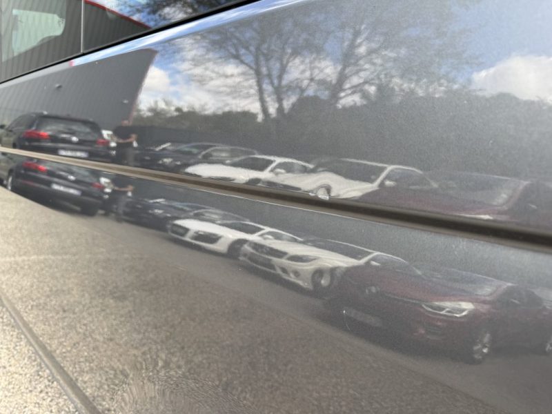 VOLKSWAGEN Caravelle 2.0 TDI Court DSG7 150 cv CARPLAY / SIÈGES CHAUFFANTS / CUIR / TOIT OUVRANT