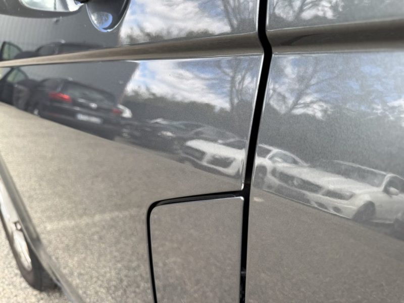 VOLKSWAGEN Caravelle 2.0 TDI Court DSG7 150 cv Confortline - Sièges Cuir Chauffants