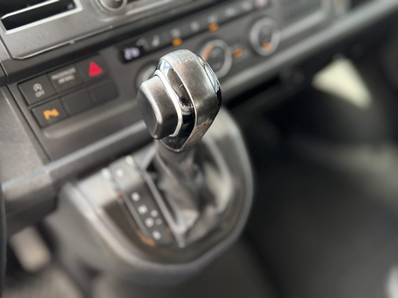 VOLKSWAGEN Caravelle 2.0 TDI Court DSG7 150 cv CARPLAY / SIÈGES CHAUFFANTS / CUIR / TOIT OUVRANT