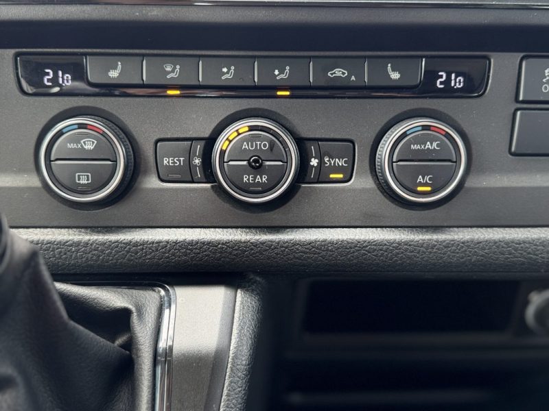 VOLKSWAGEN Caravelle 2.0 TDI Court DSG7 150 cv CARPLAY / SIÈGES CHAUFFANTS / CUIR / TOIT OUVRANT