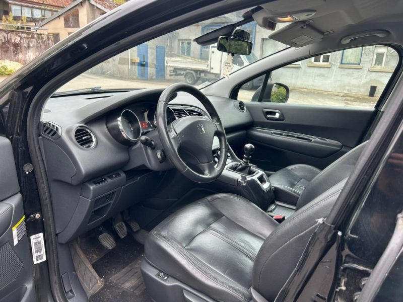 PEUGEOT 5008 1.6 HDi 112cv Premium