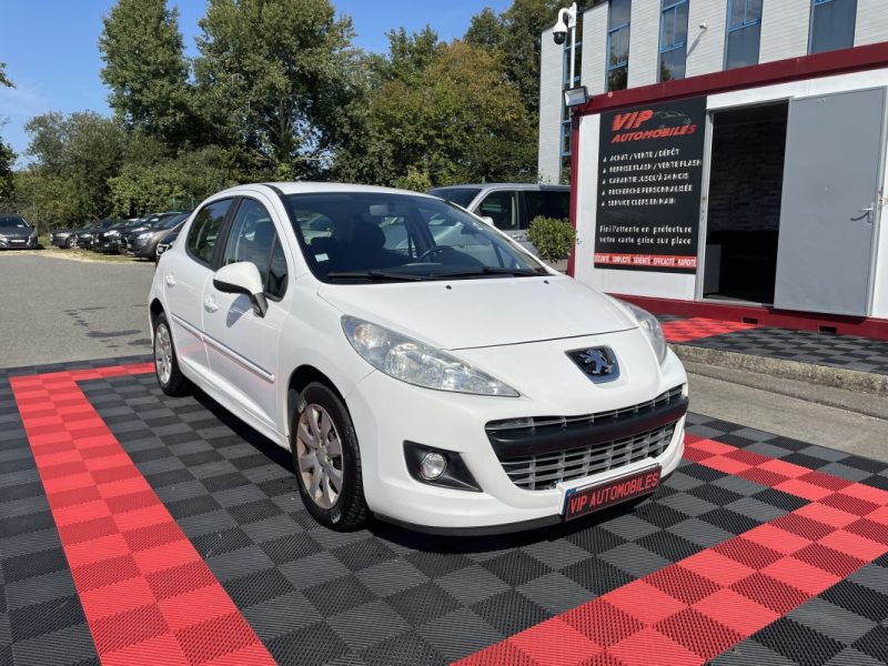 PEUGEOT 207 2011
