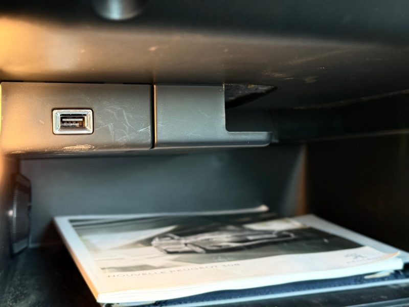 PEUGEOT 308 1.6 HDI 90ch Business Pack 5p