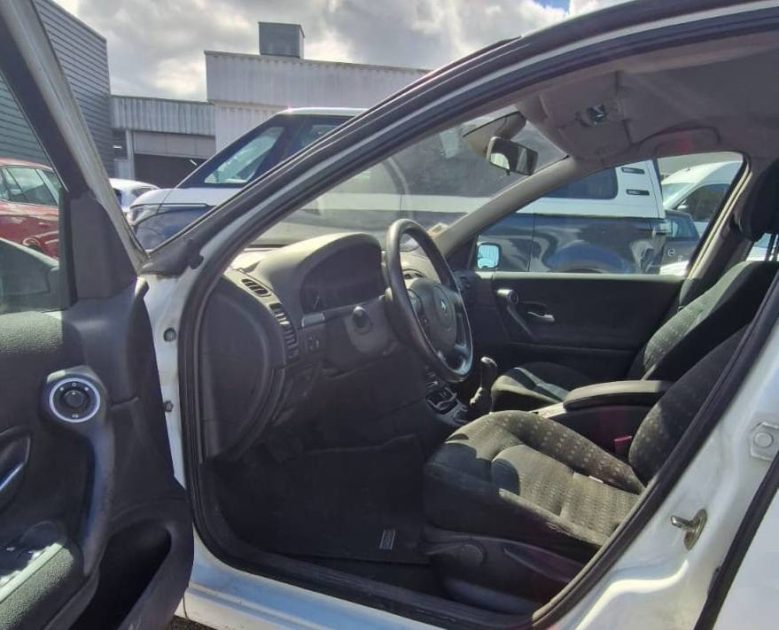 RENAULT LAGUNA II PACK AUTHENTIQUE 1.6 16V ESSENCE 2005