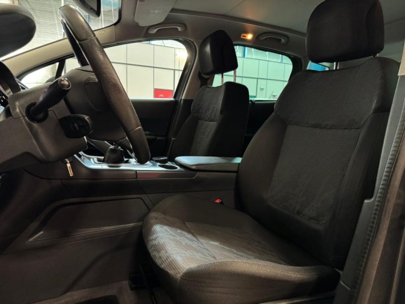 PEUGEOT 3008 1.6 HDi 110 Premium 